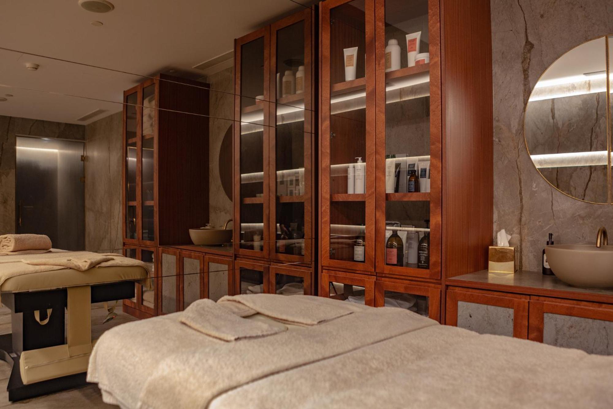 Wine & Books Lisboa Hotel Ngoại thất bức ảnh Spa at the Four Seasons Hotel, Hong Kong