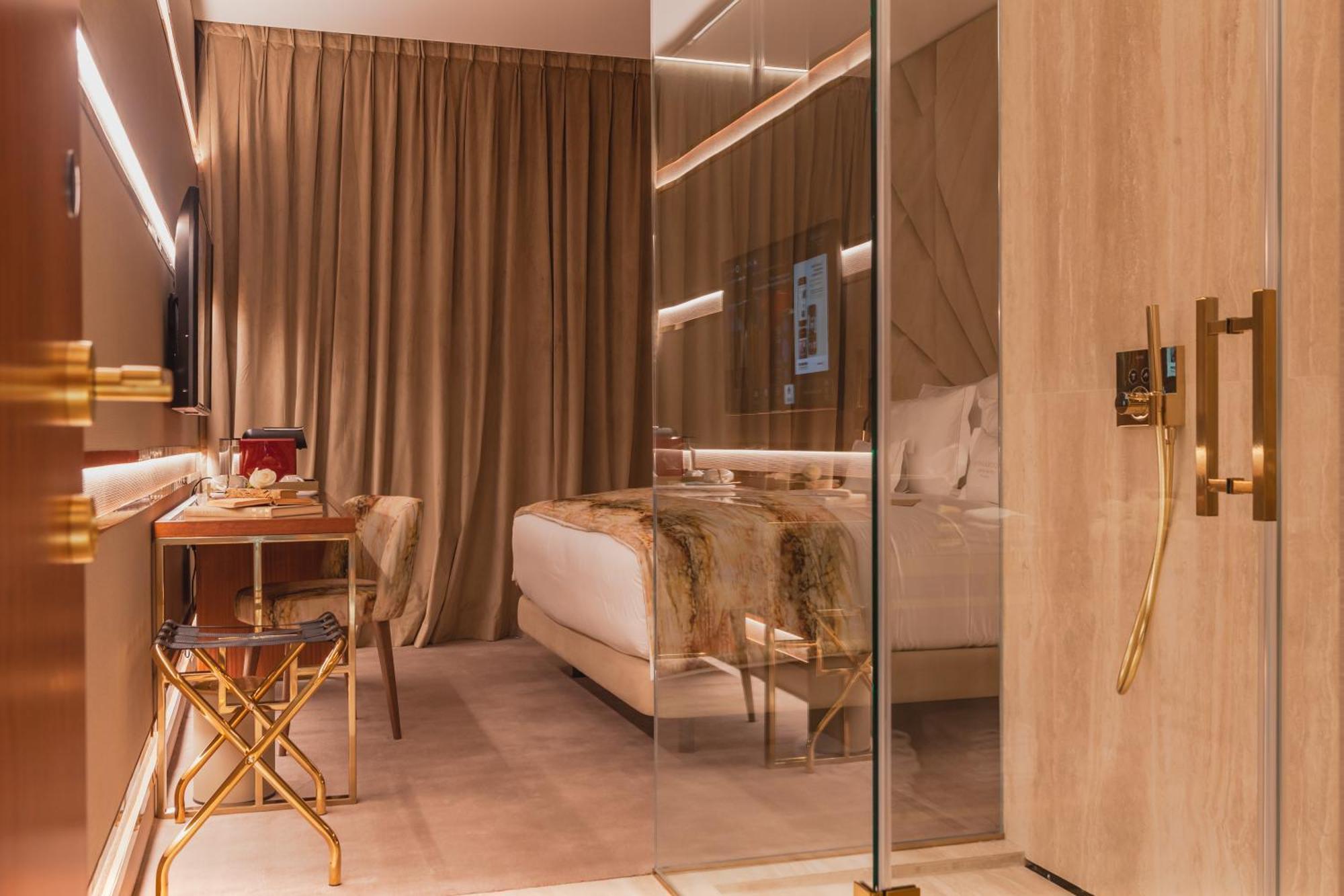Wine & Books Lisboa Hotel Phòng bức ảnh A room at the Mandarin Oriental