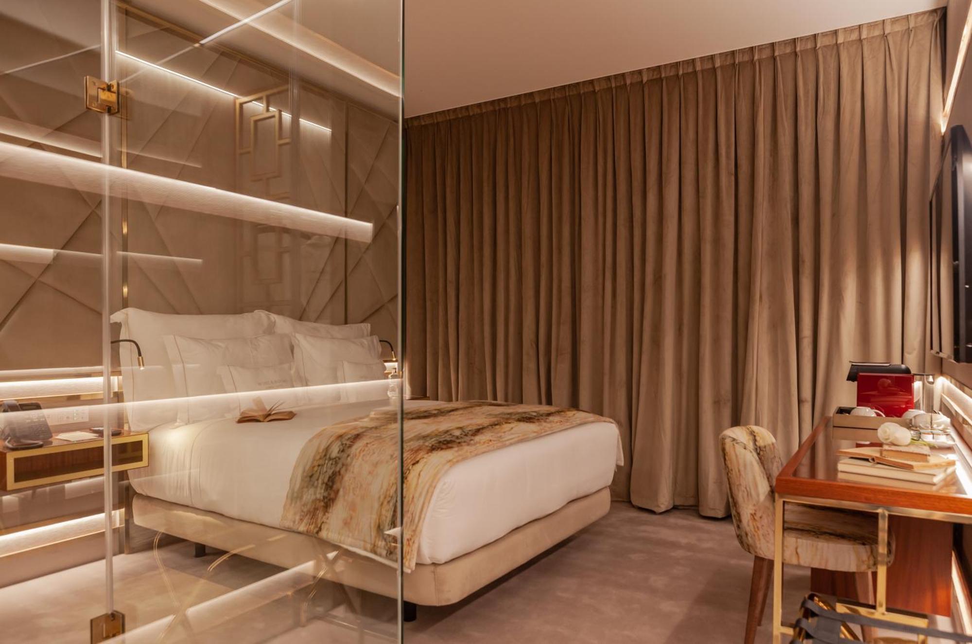 Wine & Books Lisboa Hotel Phòng bức ảnh A bedroom at the hotel