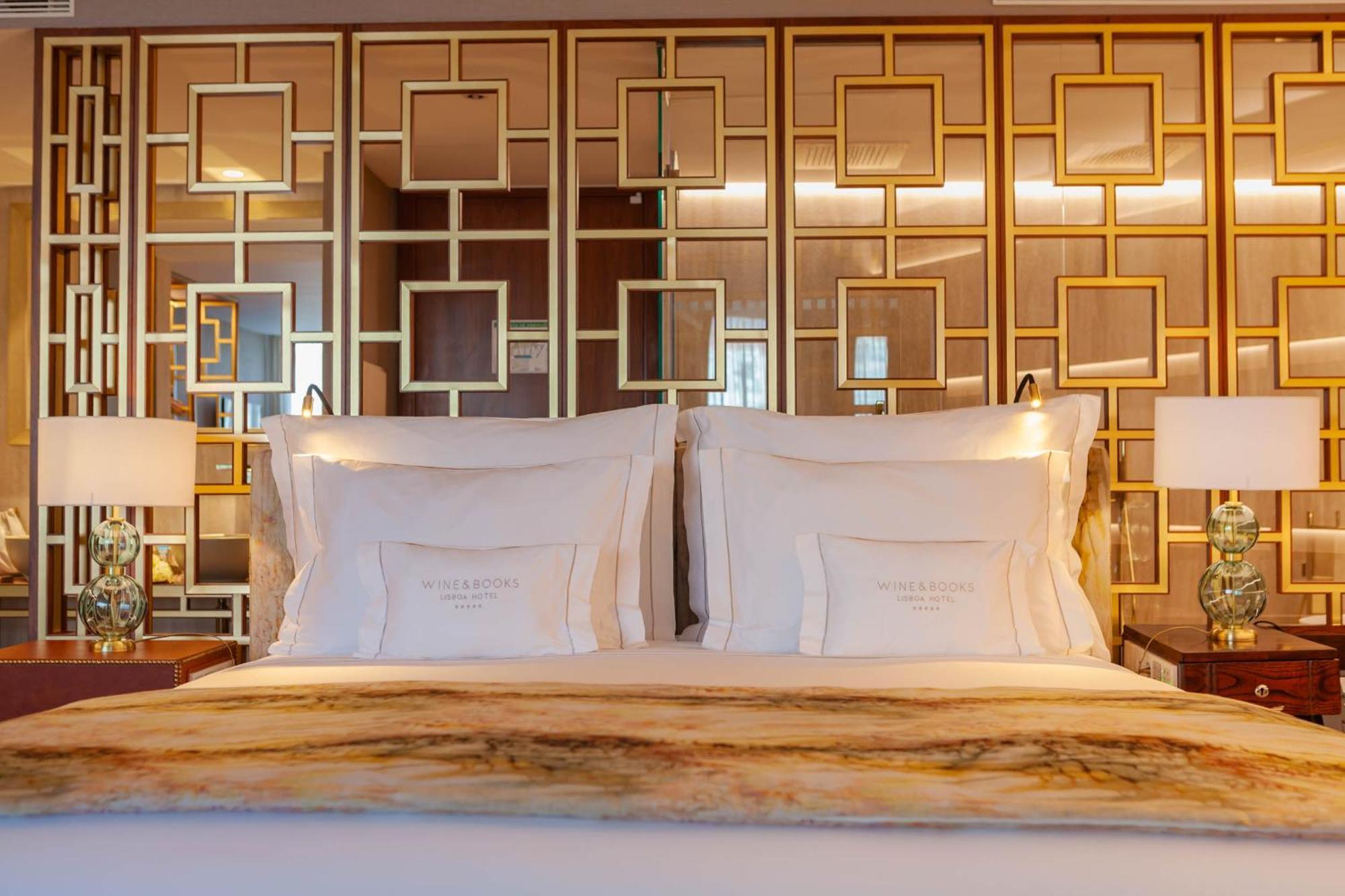 Wine & Books Lisboa Hotel Phòng bức ảnh A bedroom at the hotel